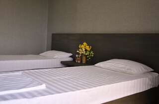 Отель Injir Village Hotel Гудаута Двухместный номер с 2 отдельными кроватями и видом на горы-2